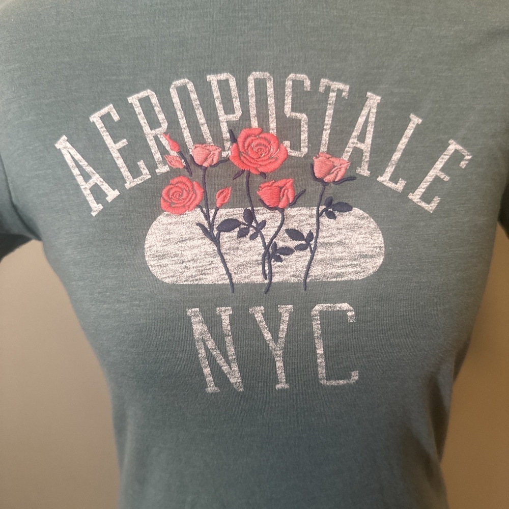 Aeropostale NYC Women's T-shirt Green With Embroidered Roses Junior Size Small - Picture 2 of 4